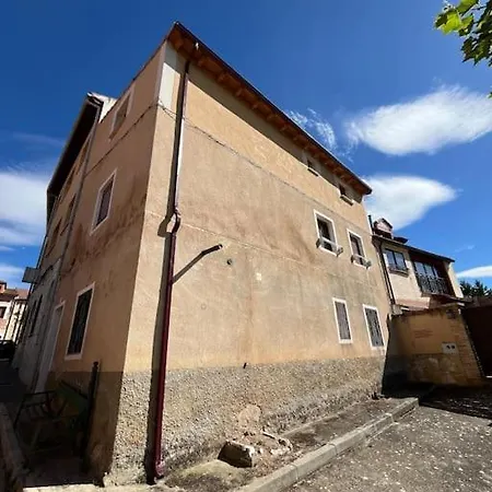 Casa En El Parque Natural Hoces Del Rio Riaza Montejo de la Vega de la Serrezuela